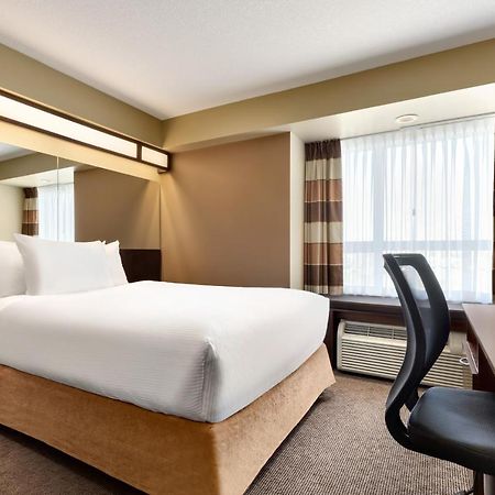 Microtel Inn & Suites By Wyndham Estevan Екстер'єр фото