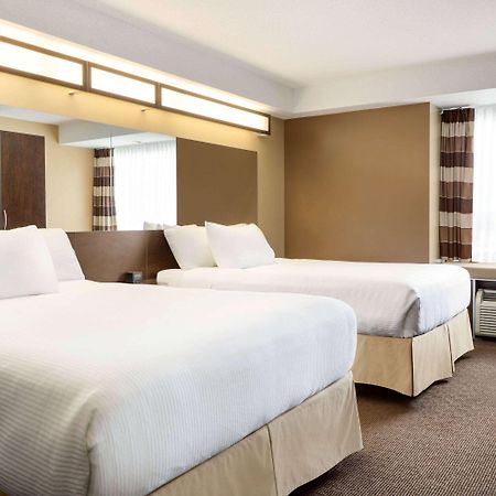 Microtel Inn & Suites By Wyndham Estevan Екстер'єр фото