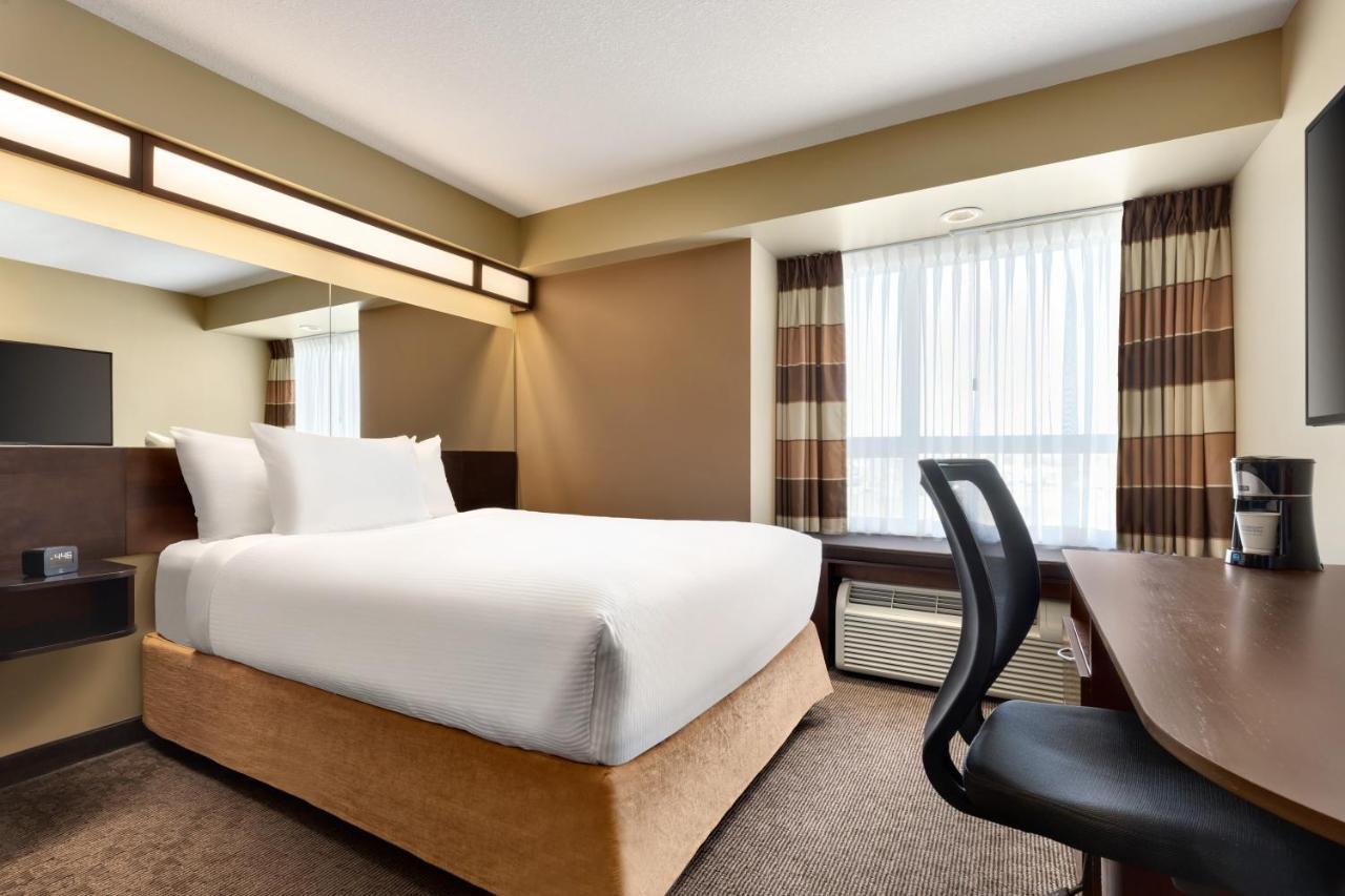 Microtel Inn & Suites By Wyndham Estevan Екстер'єр фото