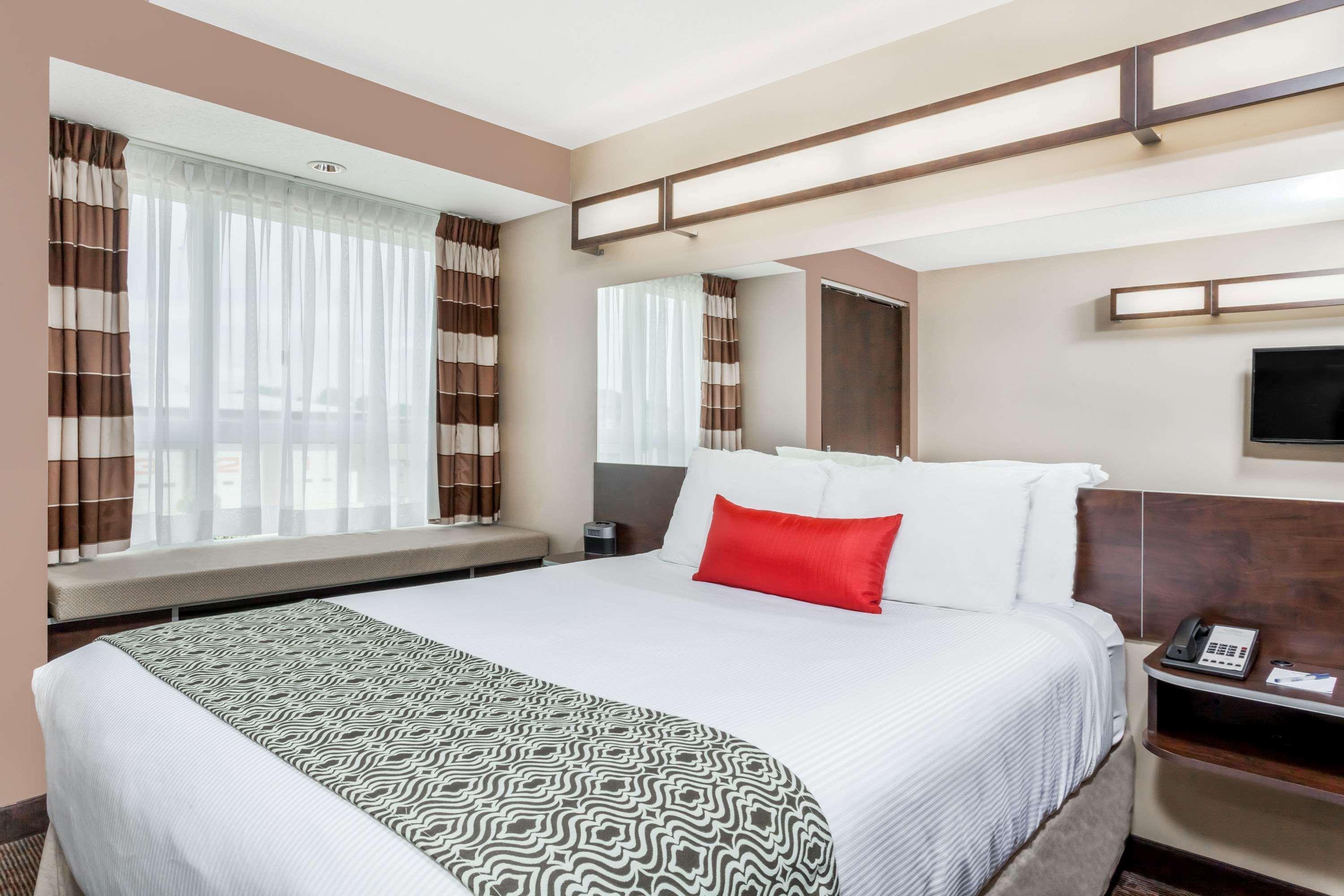 Microtel Inn & Suites By Wyndham Estevan Екстер'єр фото