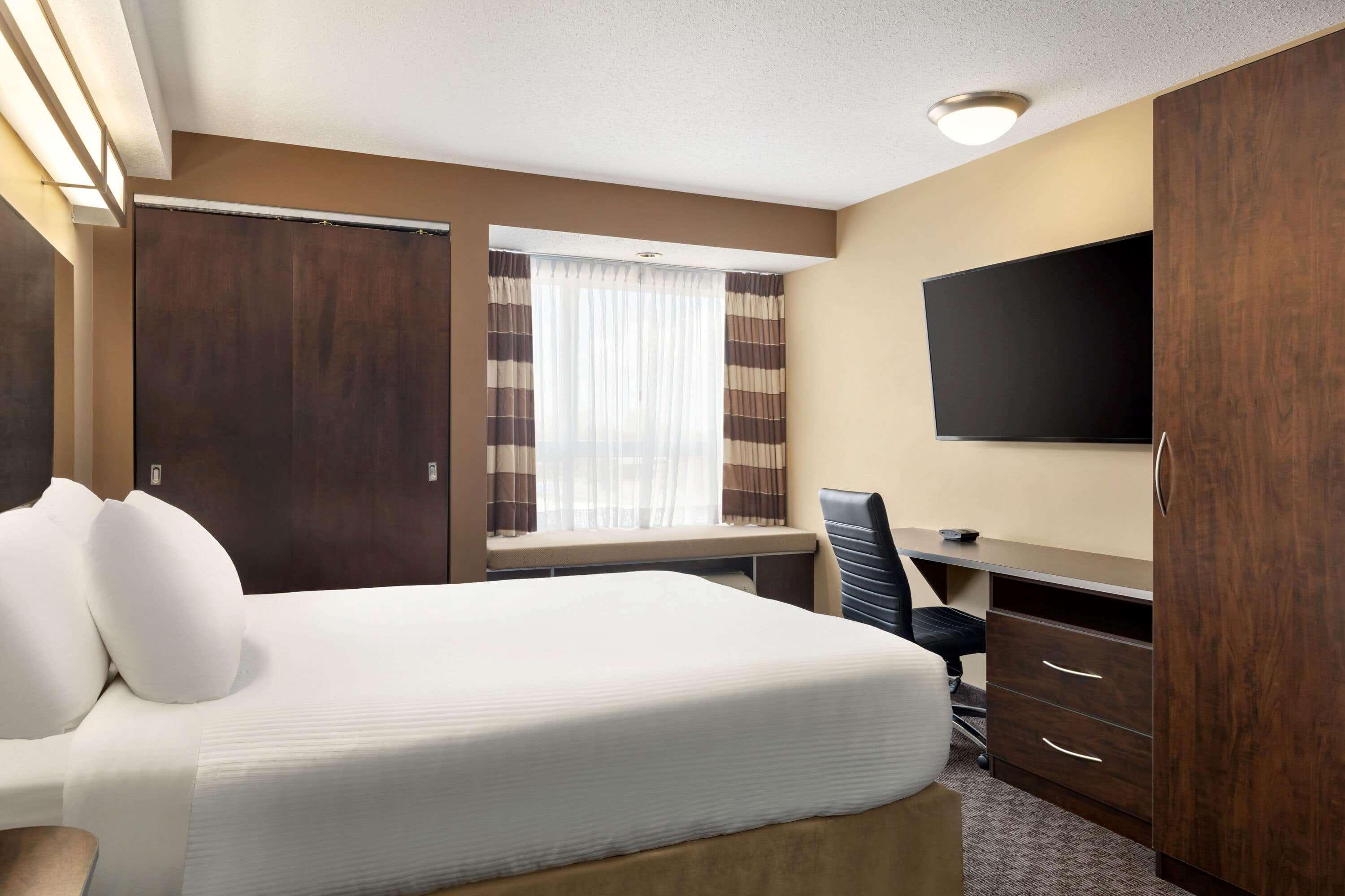 Microtel Inn & Suites By Wyndham Estevan Екстер'єр фото