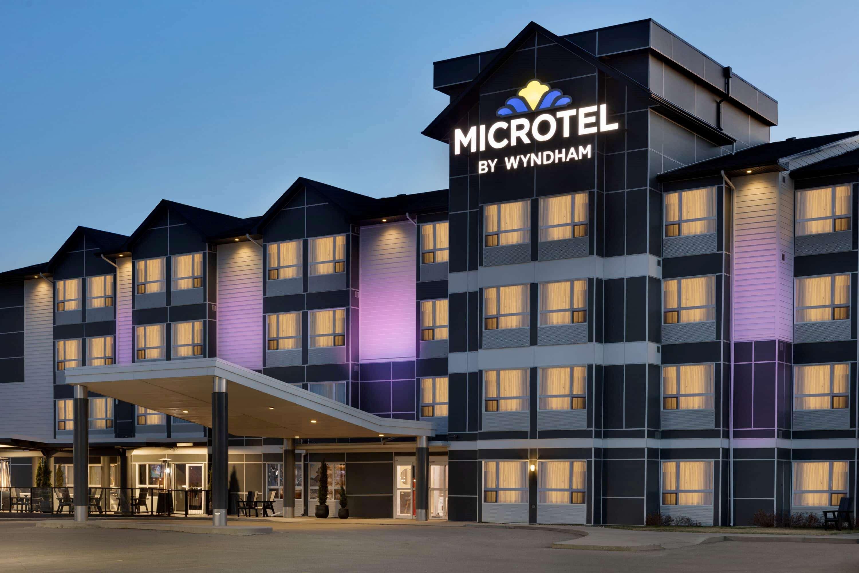 Microtel Inn & Suites By Wyndham Estevan Екстер'єр фото