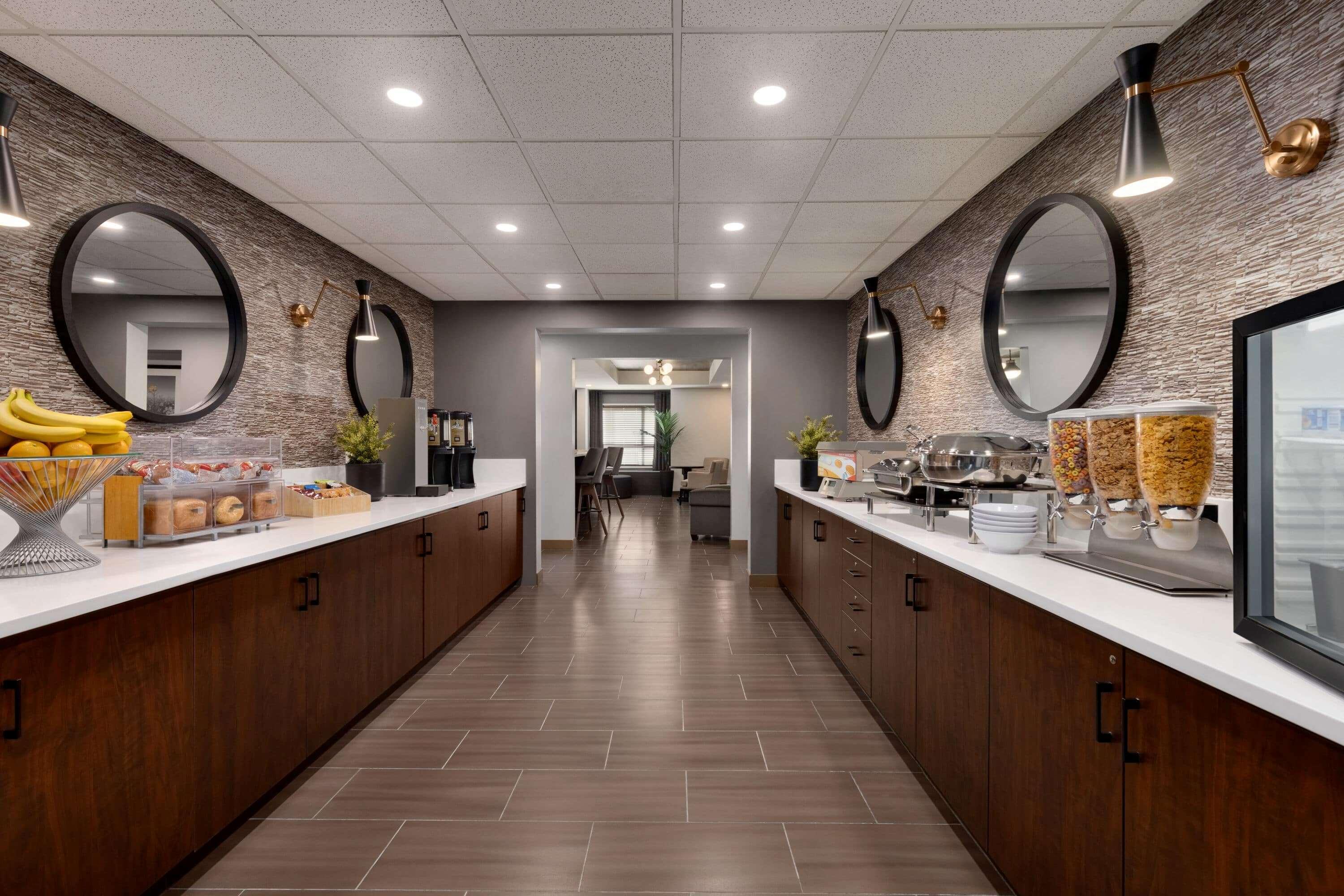 Microtel Inn & Suites By Wyndham Estevan Екстер'єр фото
