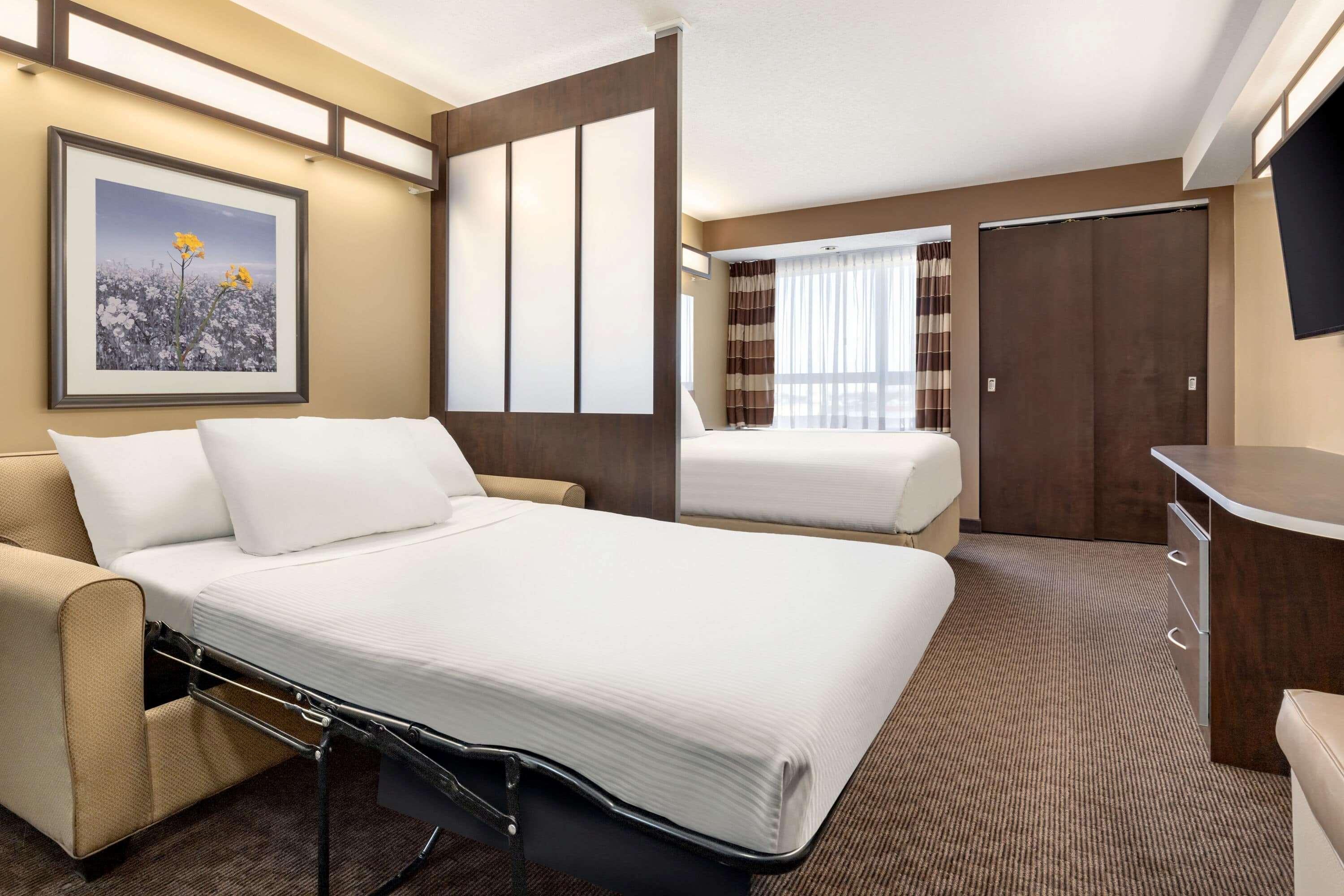 Microtel Inn & Suites By Wyndham Estevan Екстер'єр фото