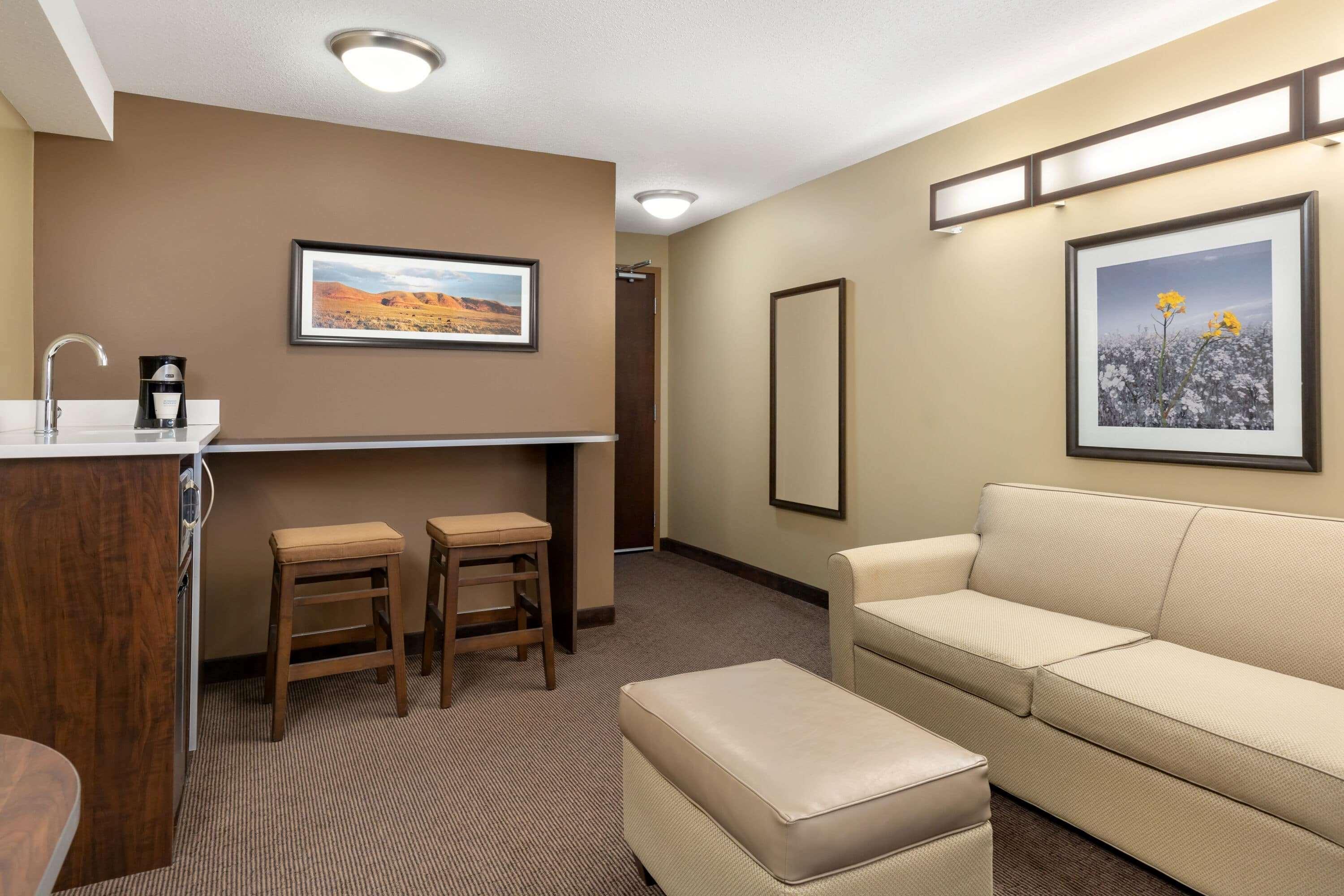 Microtel Inn & Suites By Wyndham Estevan Екстер'єр фото