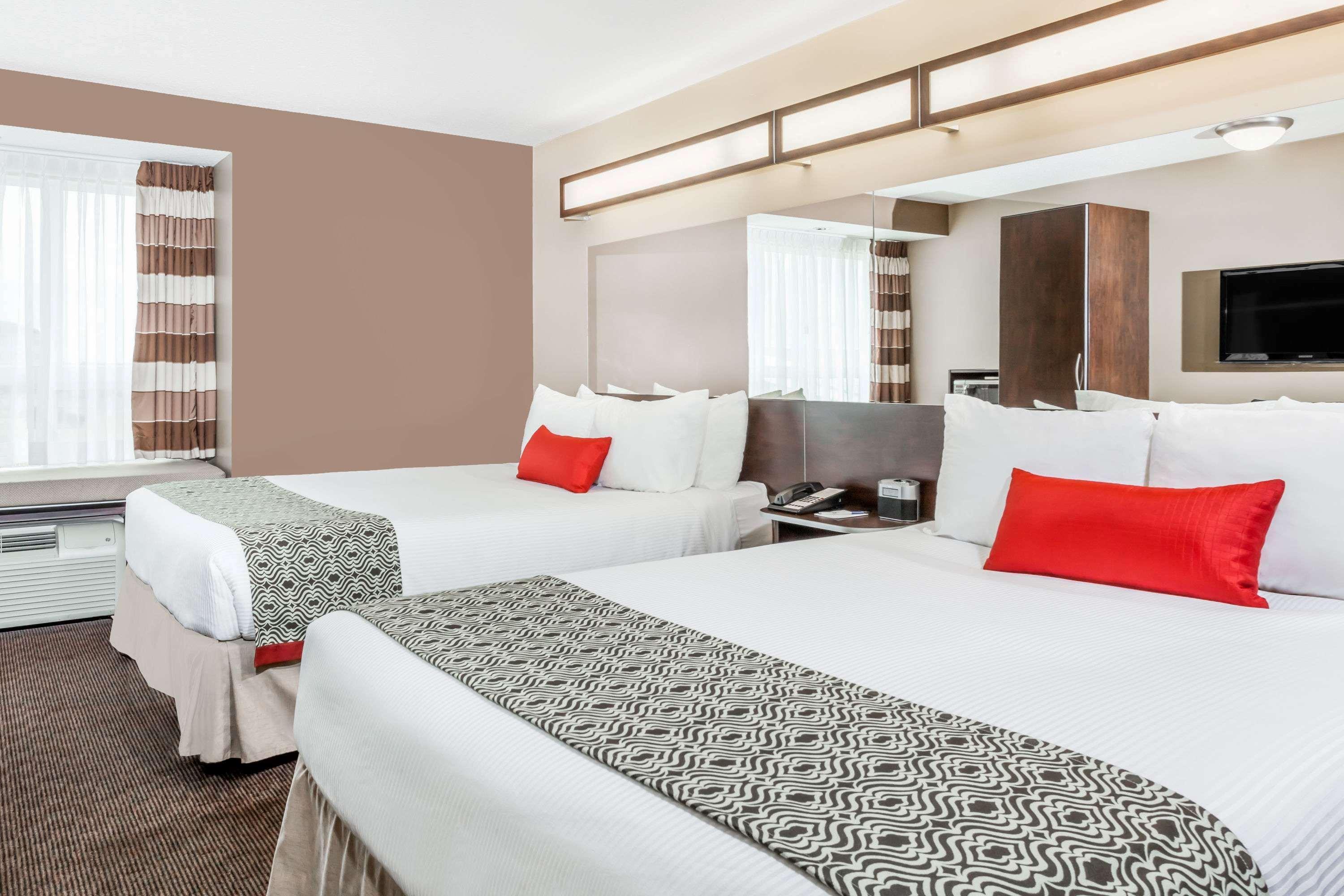 Microtel Inn & Suites By Wyndham Estevan Екстер'єр фото