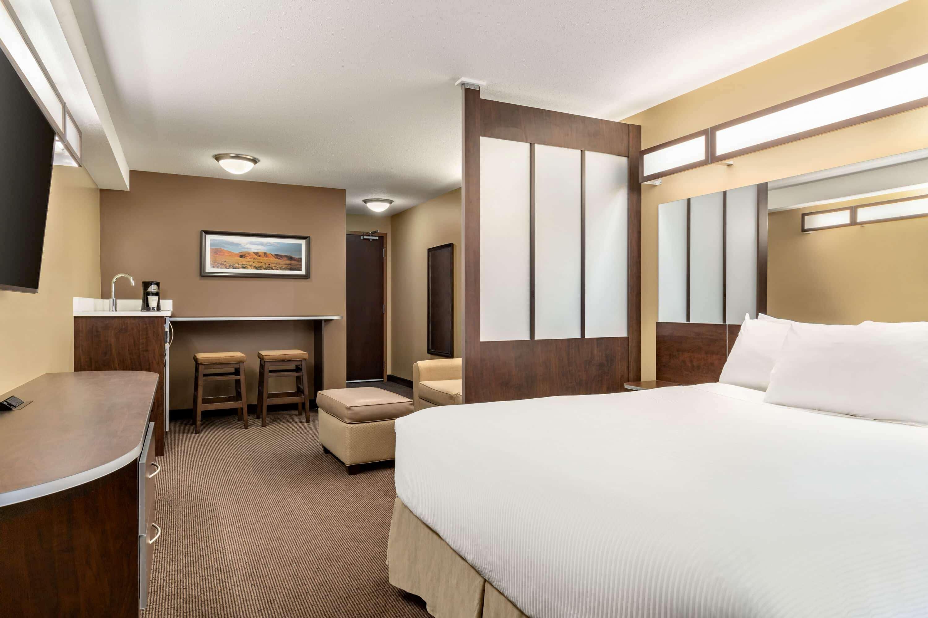 Microtel Inn & Suites By Wyndham Estevan Екстер'єр фото