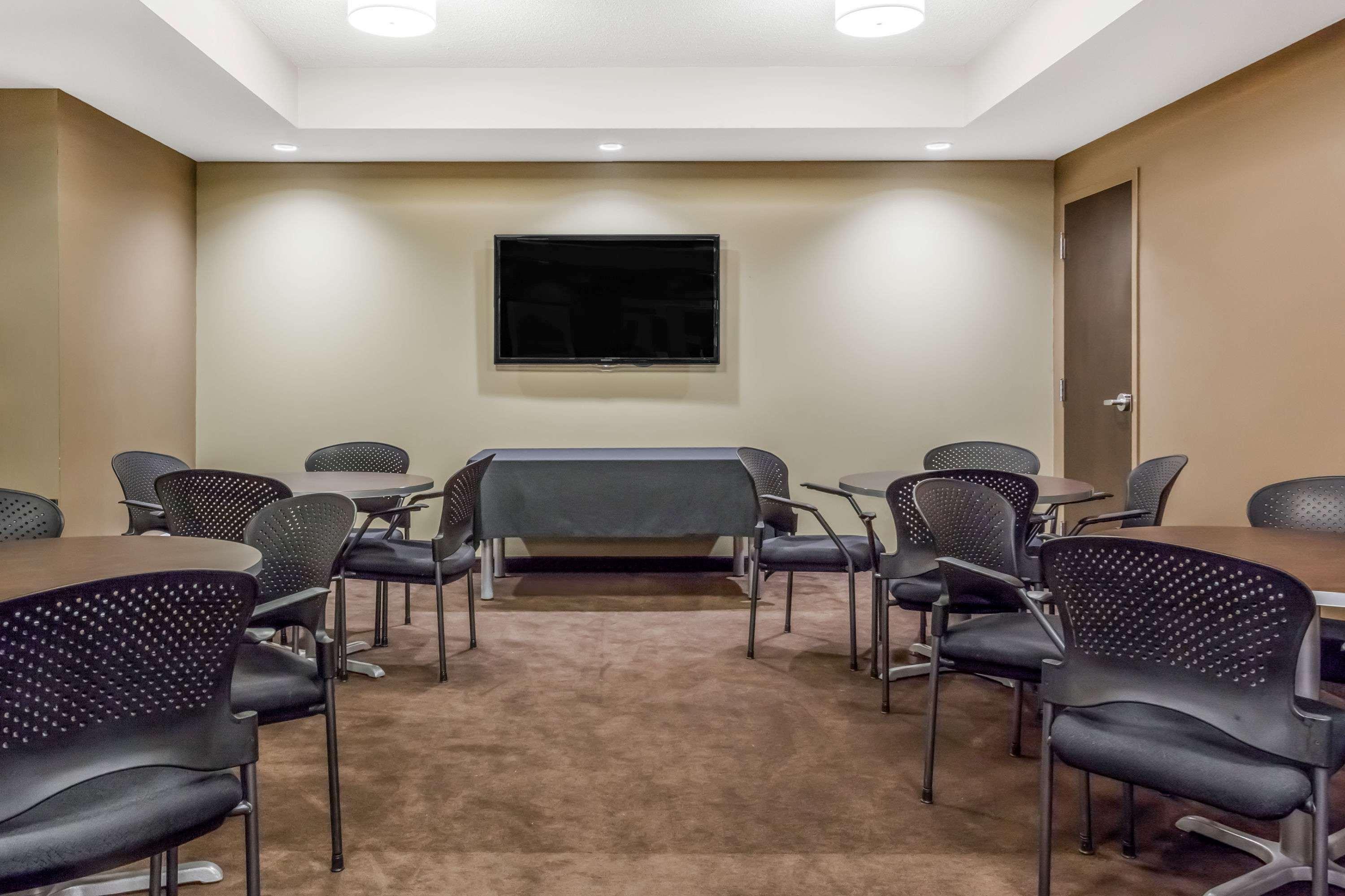 Microtel Inn & Suites By Wyndham Estevan Екстер'єр фото