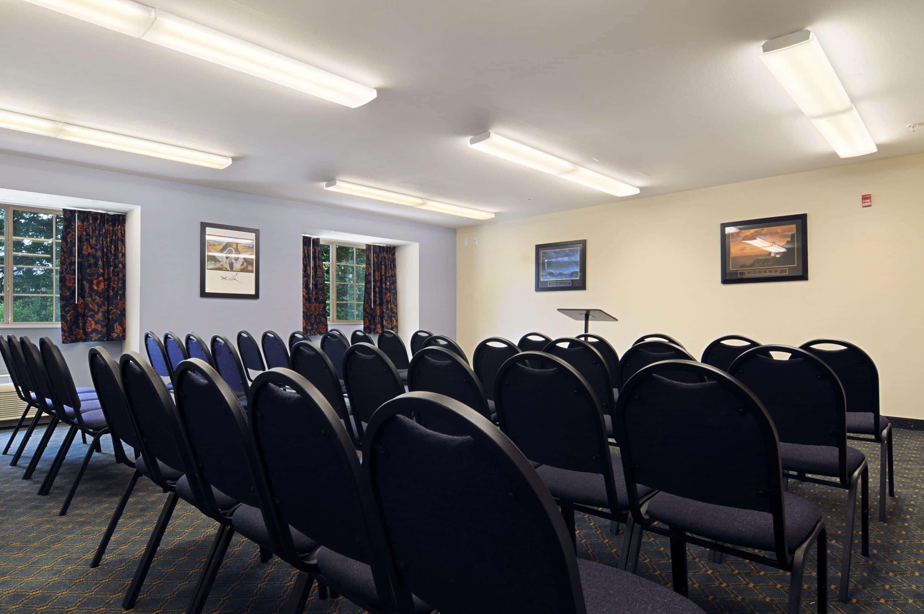 Microtel Inn & Suites By Wyndham Estevan Екстер'єр фото