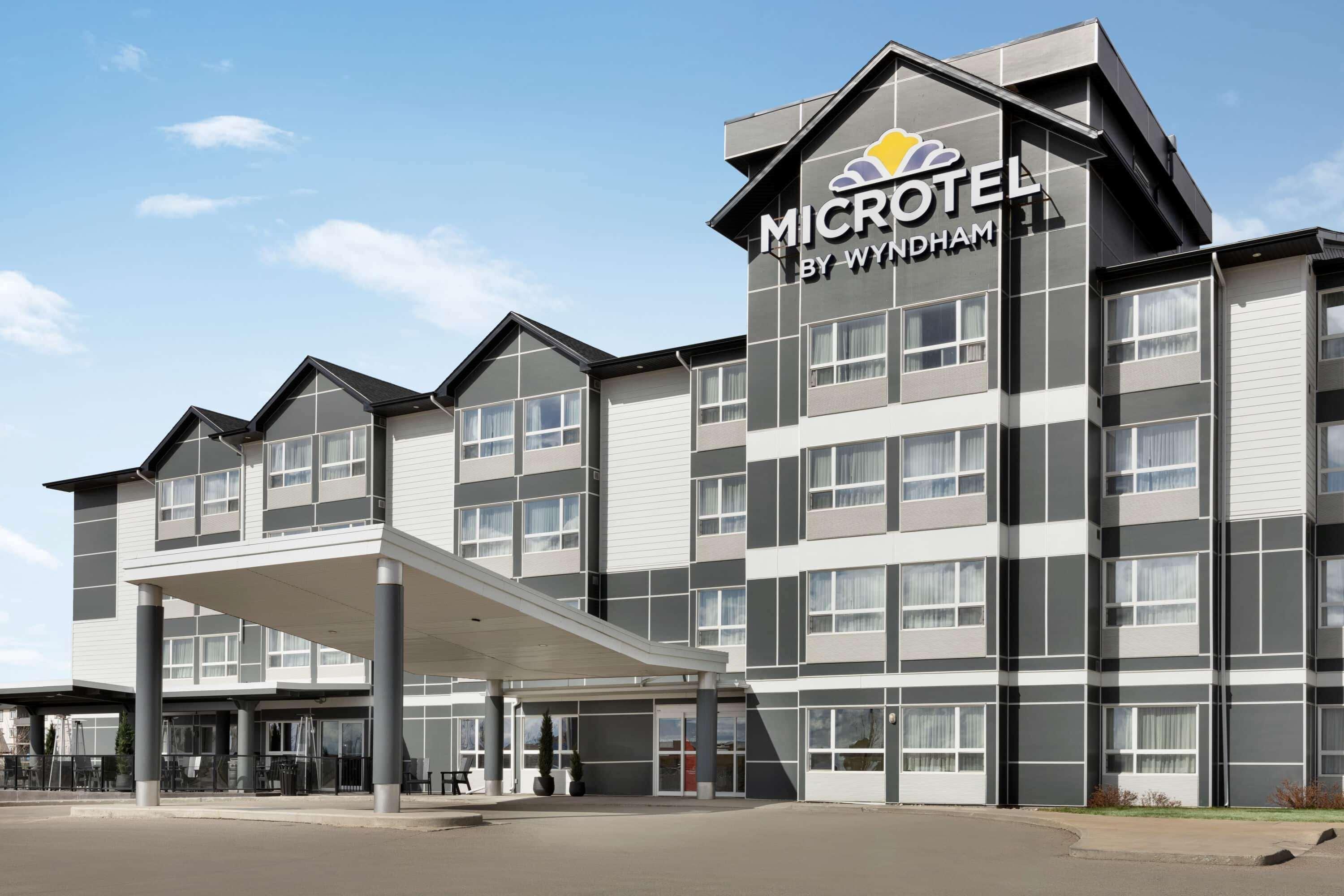Microtel Inn & Suites By Wyndham Estevan Екстер'єр фото