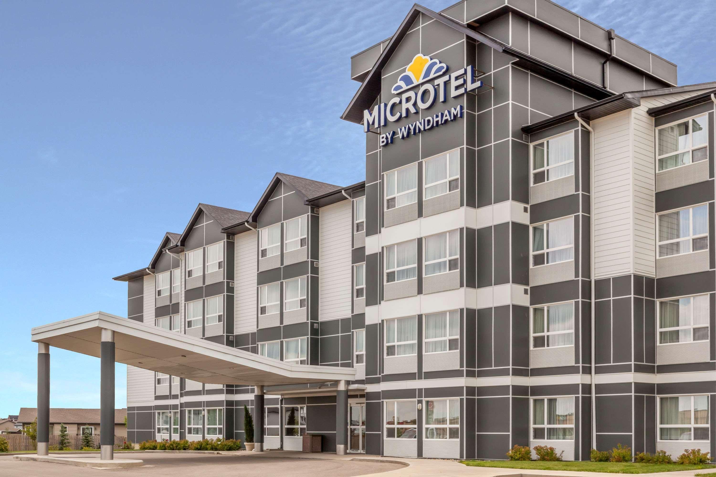 Microtel Inn & Suites By Wyndham Estevan Екстер'єр фото