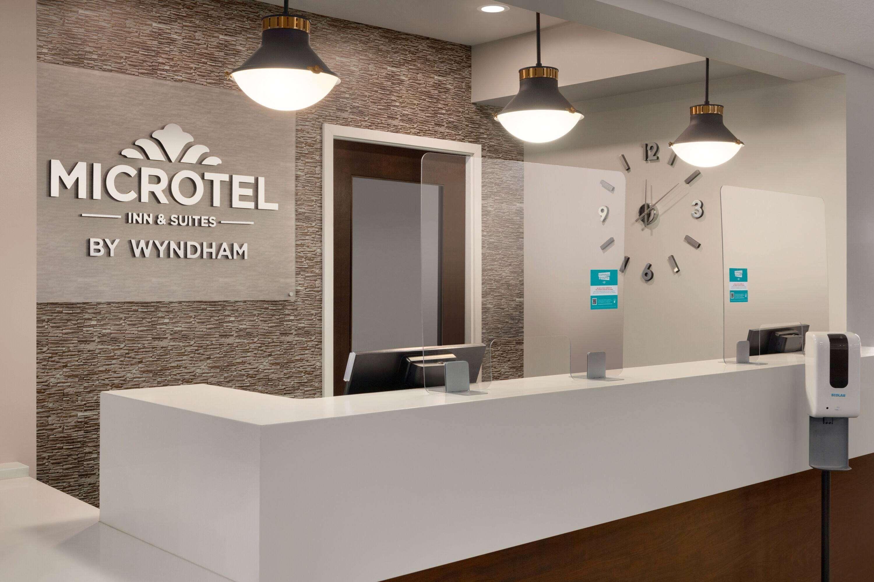 Microtel Inn & Suites By Wyndham Estevan Екстер'єр фото