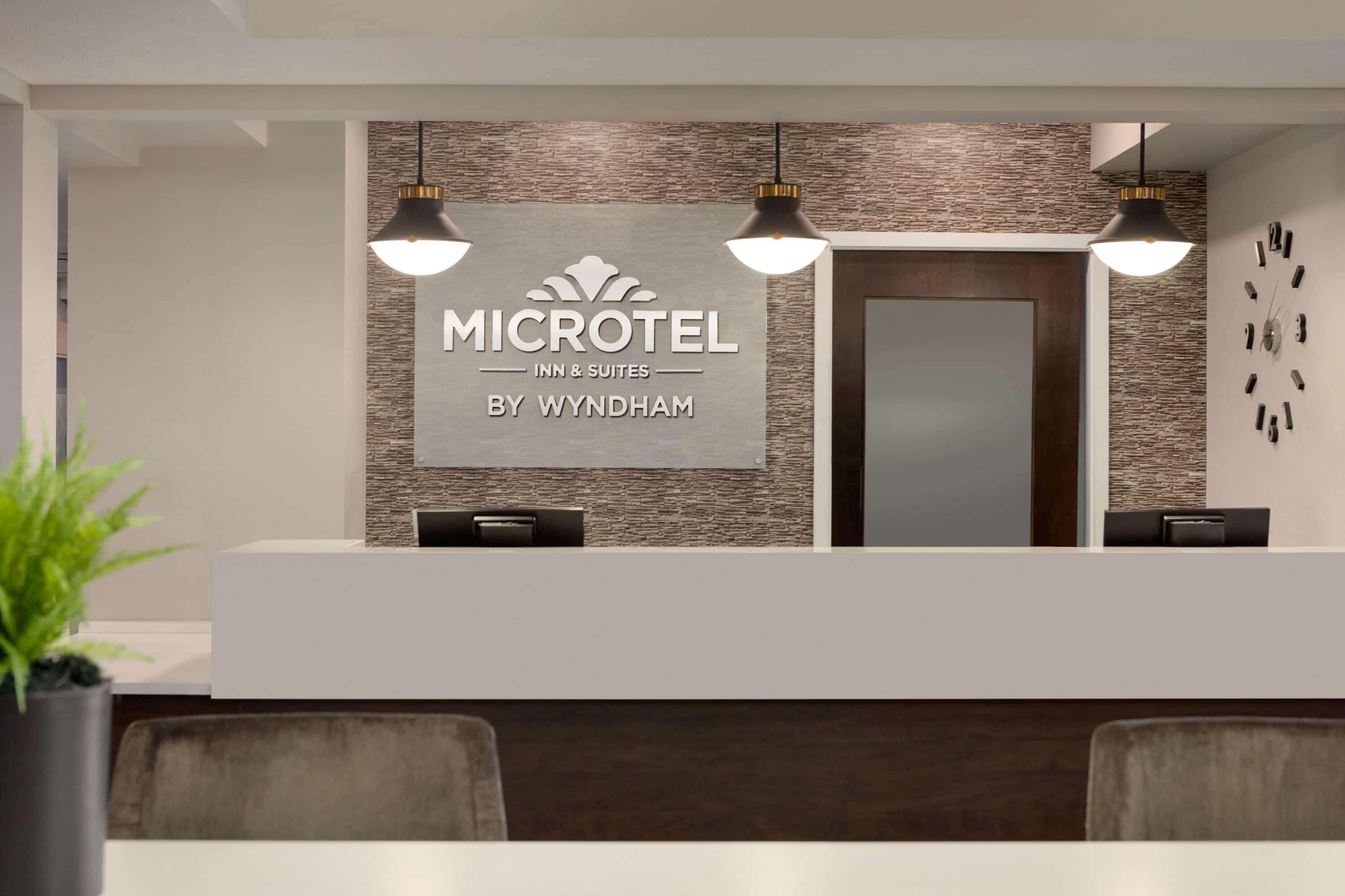 Microtel Inn & Suites By Wyndham Estevan Екстер'єр фото