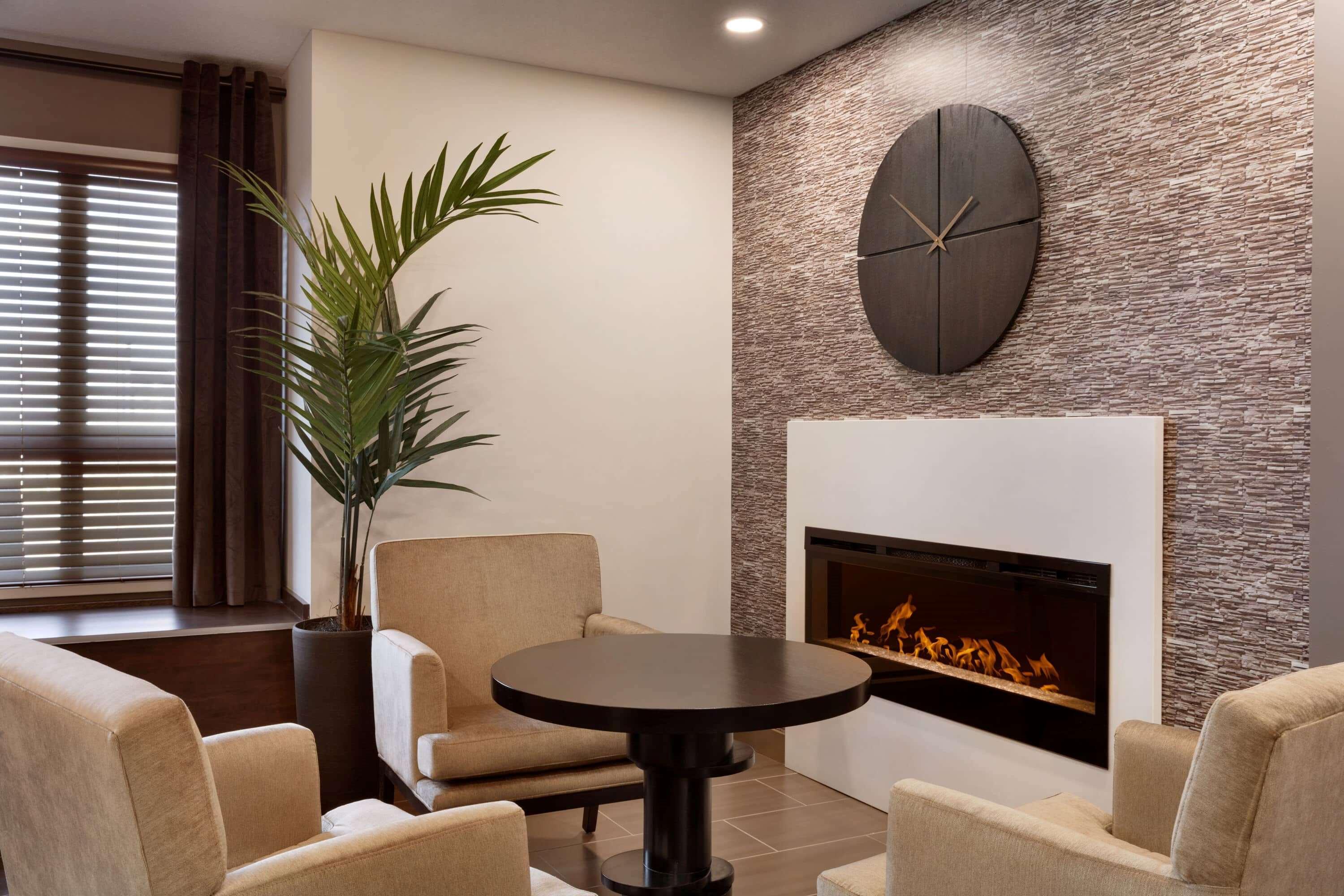 Microtel Inn & Suites By Wyndham Estevan Екстер'єр фото