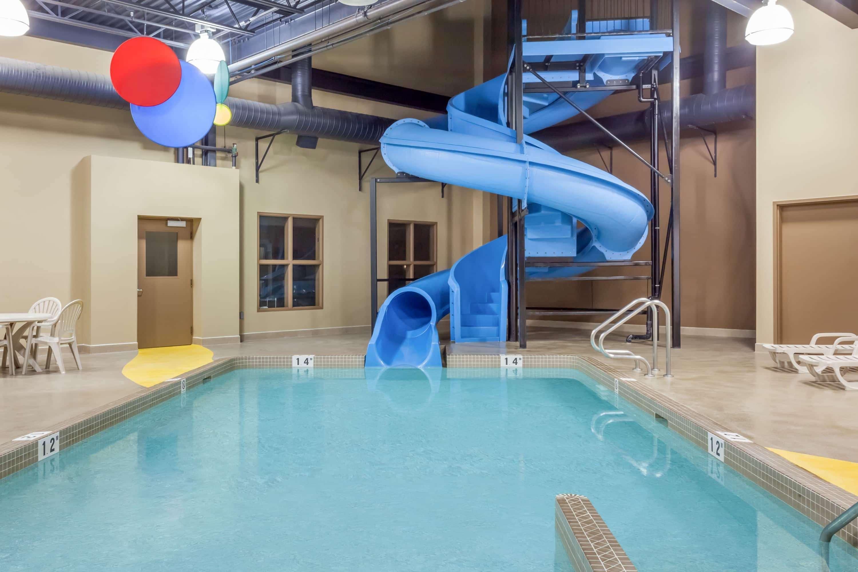 Microtel Inn & Suites By Wyndham Estevan Екстер'єр фото